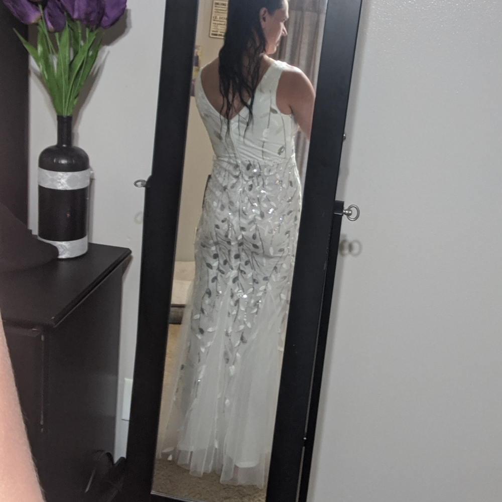 Dress - Picture 4 of 4